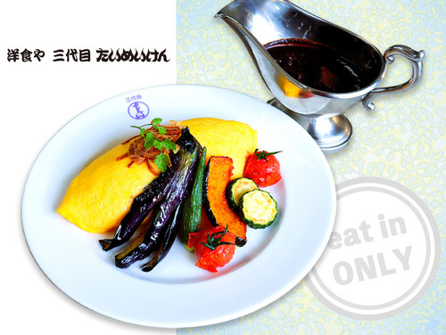夏野菜と牛肉の黒カレーオムライス
