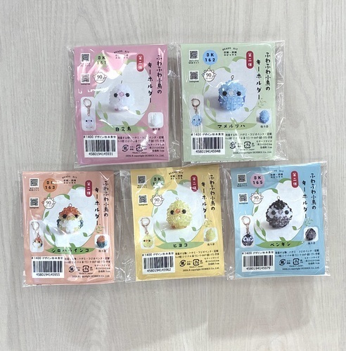 ふわふわ小鳥のキーホルダー　各種税込¥1540